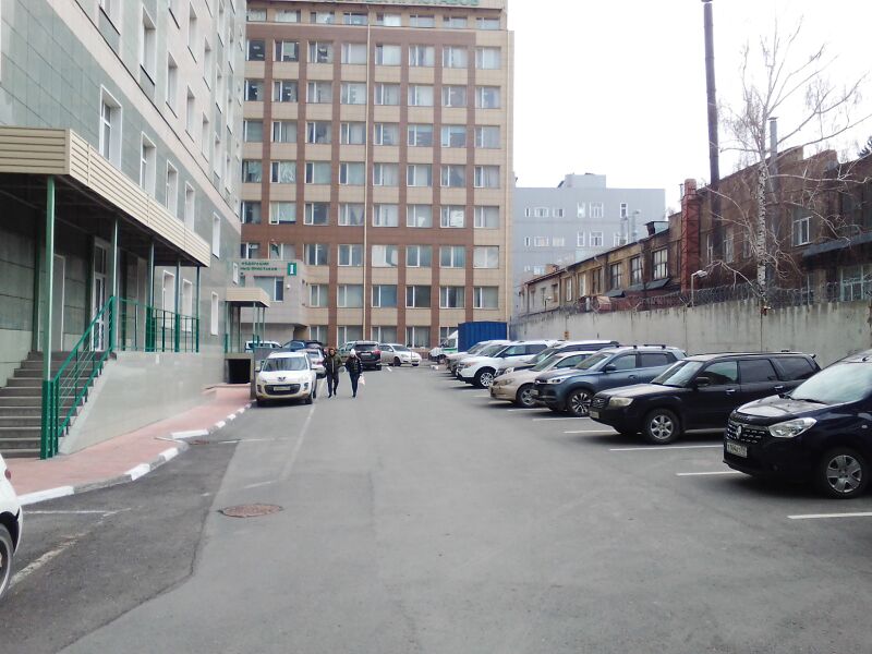 Файл:Красный проспект 86-2 (парковка).jpg